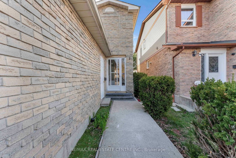 44 Abelard Ave, Brampton, L6Y 2K8 | Image 2
