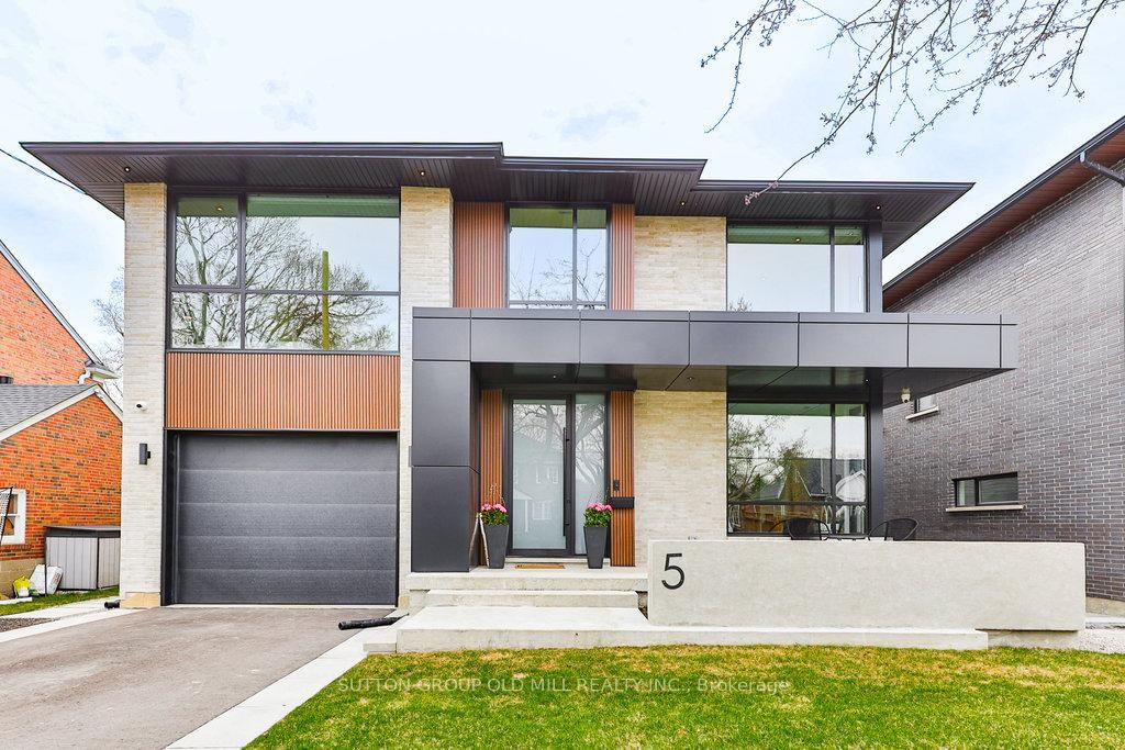Detached House for sale at 5 Bernice Avenue, Toronto, Stonegate-Queensway, M8Y 1Z5 - MLS: W12104407
