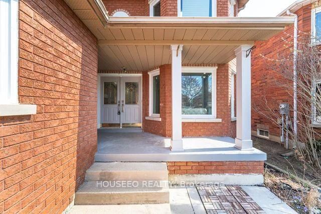 Detached House for sale at 23 Fenflower Court, Brampton, Snelgrove, L7A 1H3 - MLS: W12104410