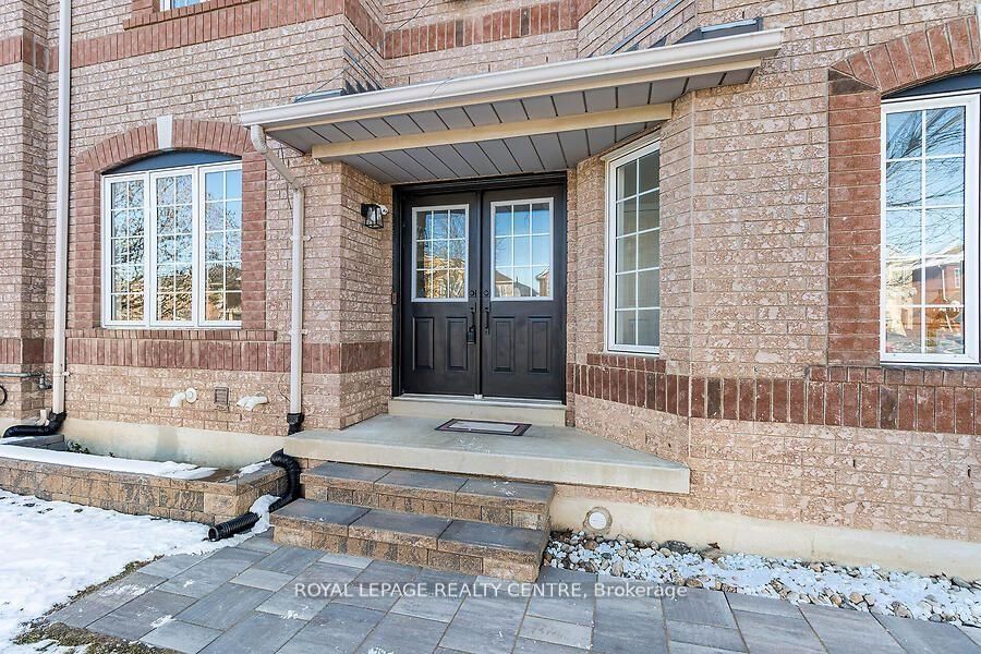 Semi-Detached House for lease at 3 Lake Louise Drive, Brampton, Fletcher's Meadow, L6X 4W5 - MLS: W12104580