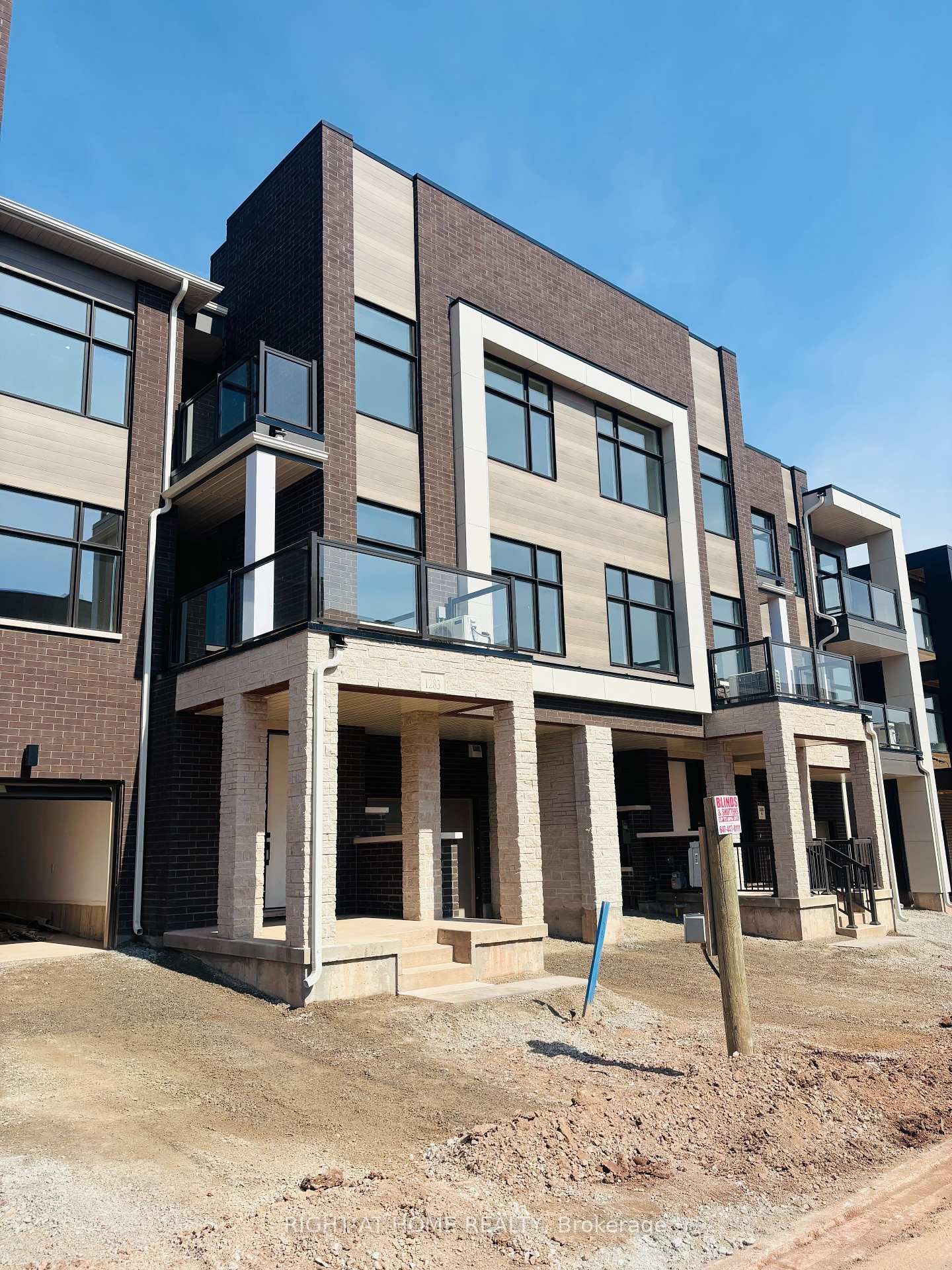 Townhouse for lease at 1283 Dempster Lane, Oakville, JM Joshua Meadows, L6H 7Y8 - MLS: W12104824