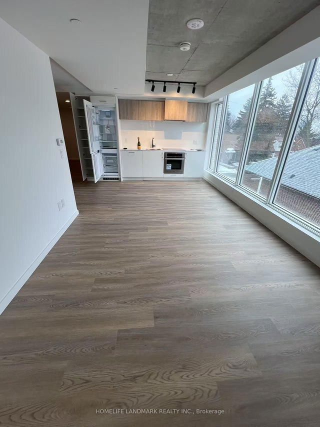 230 - 689 The Queensway Drive