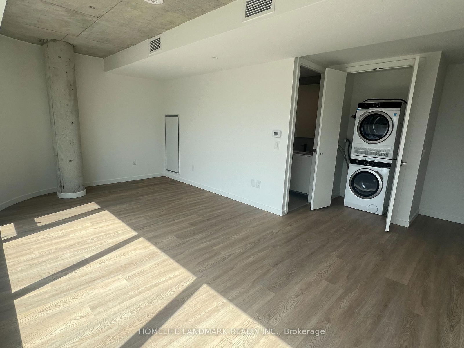 Condo for lease at 230-689 The Queensway Drive, Toronto, Stonegate-Queensway, M8Y 1L1 - MLS: W12104894