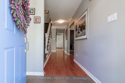 3043 Silverthorn Dr, Oakville - Bronte image-0-1