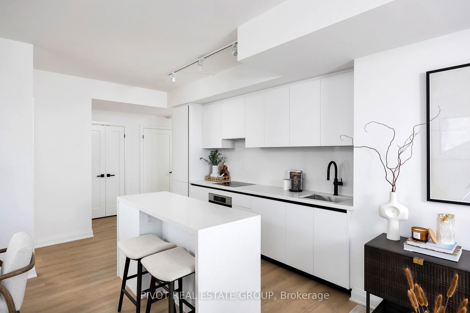 Condo for lease at 1304-4023 The Exchange N/A, Mississauga, City Centre, L5B 0N4 - MLS: W12104949