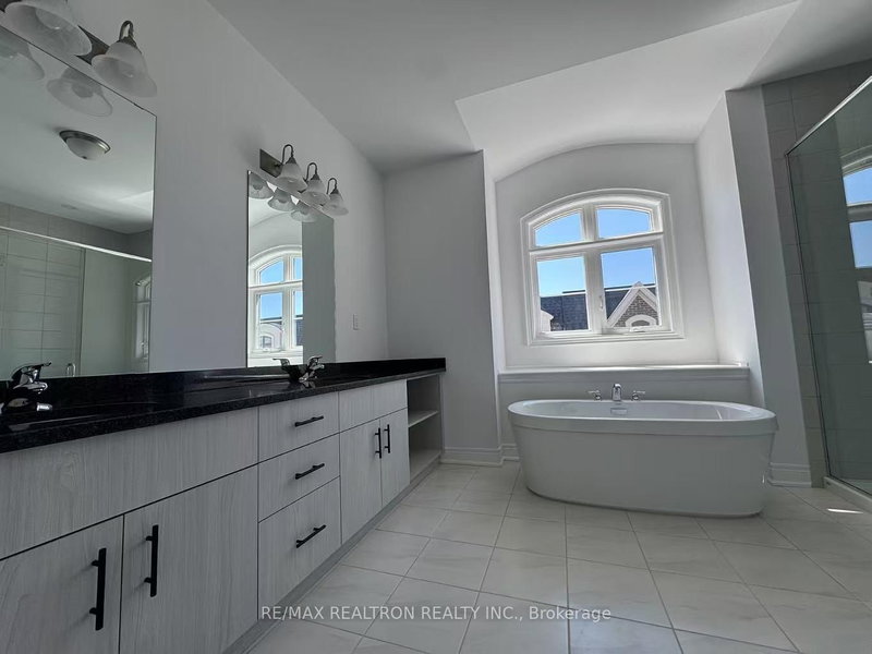 39 - 260 Melody Common, Oakville, L6H 7H2 | Image 2