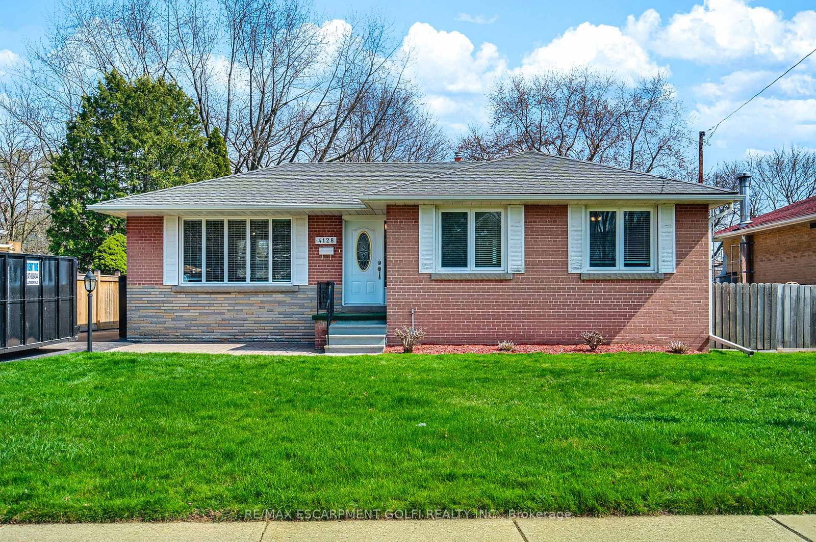 Detached House for sale at 4128 New Street, Burlington, Shoreacres, L7L 1S9 - MLS: W12105124