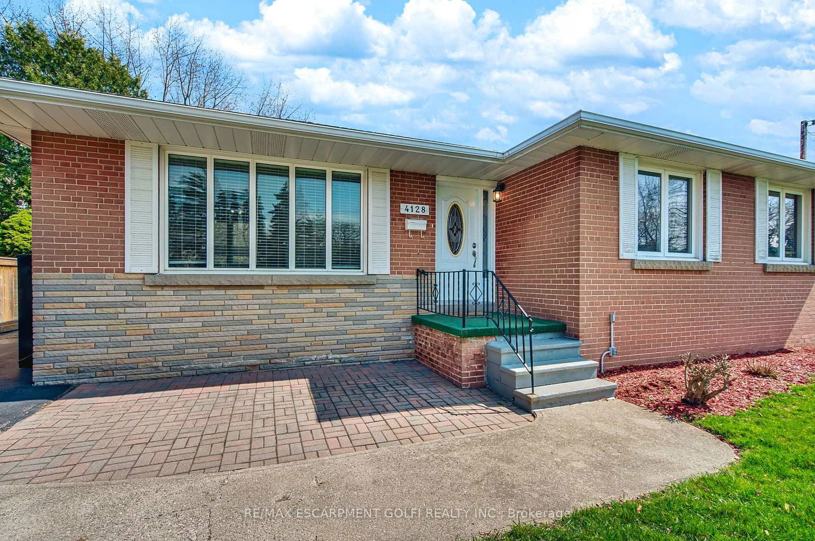 Detached House for sale at 4128 New Street, Burlington, Shoreacres, L7L 1S9 - MLS: W12105124