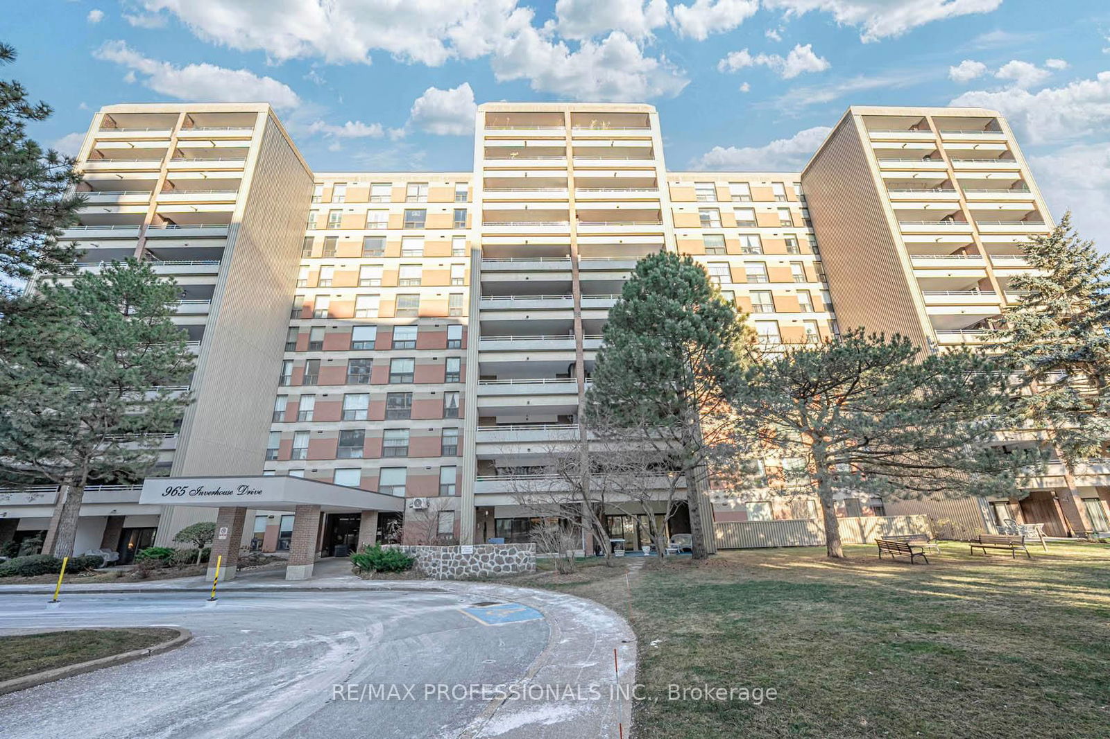 Condo for sale at 407-965 Inverhouse Drive, Mississauga, Clarkson, L5J 4B4 - MLS: W12105394