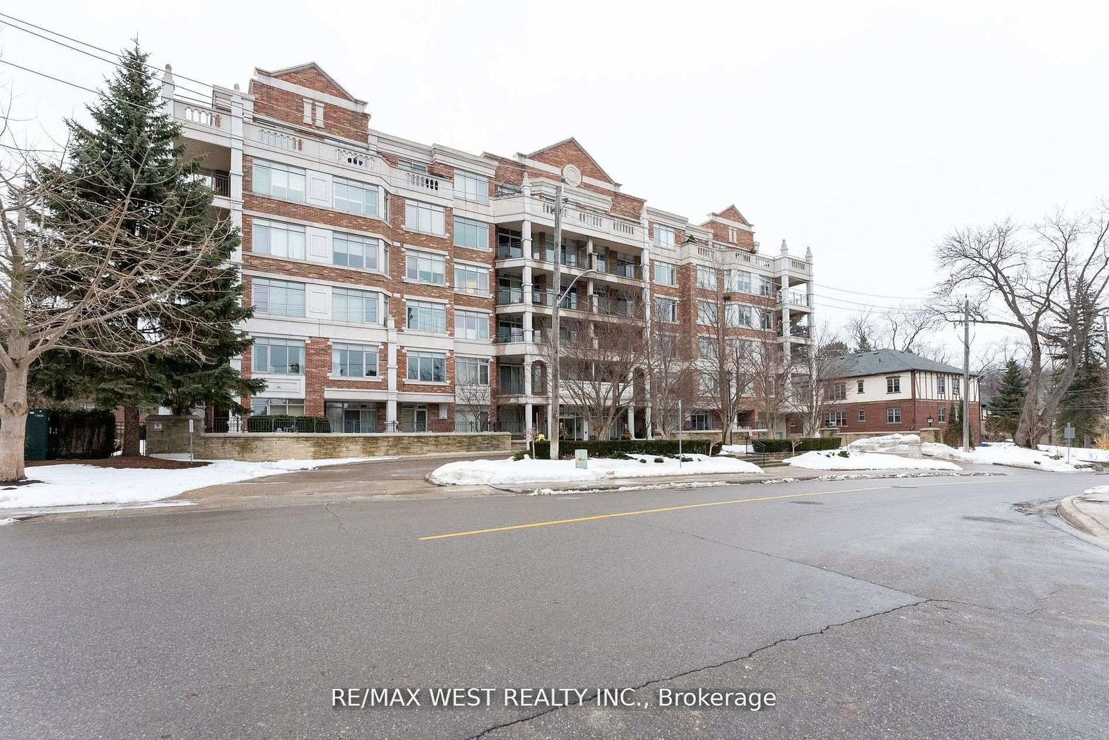 Condo for sale at 303-12 Old Mill Trail, Toronto, Kingsway South, M8X 2Z4 - MLS: W12105490