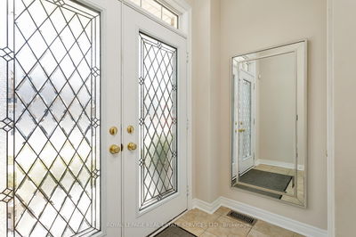 2439 Montagne Ave, Oakville - Westmount image-0-4