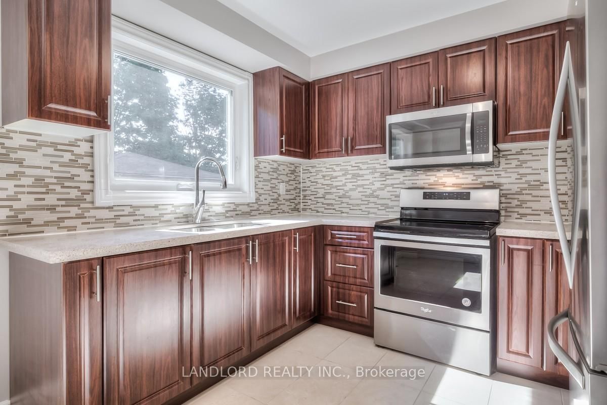 Detached House for lease at Upper-27 Ray Avenue, Toronto, Mount Dennis, M6M 2A7 - MLS: W12106121