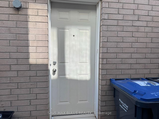 30 Aylesbury Drive