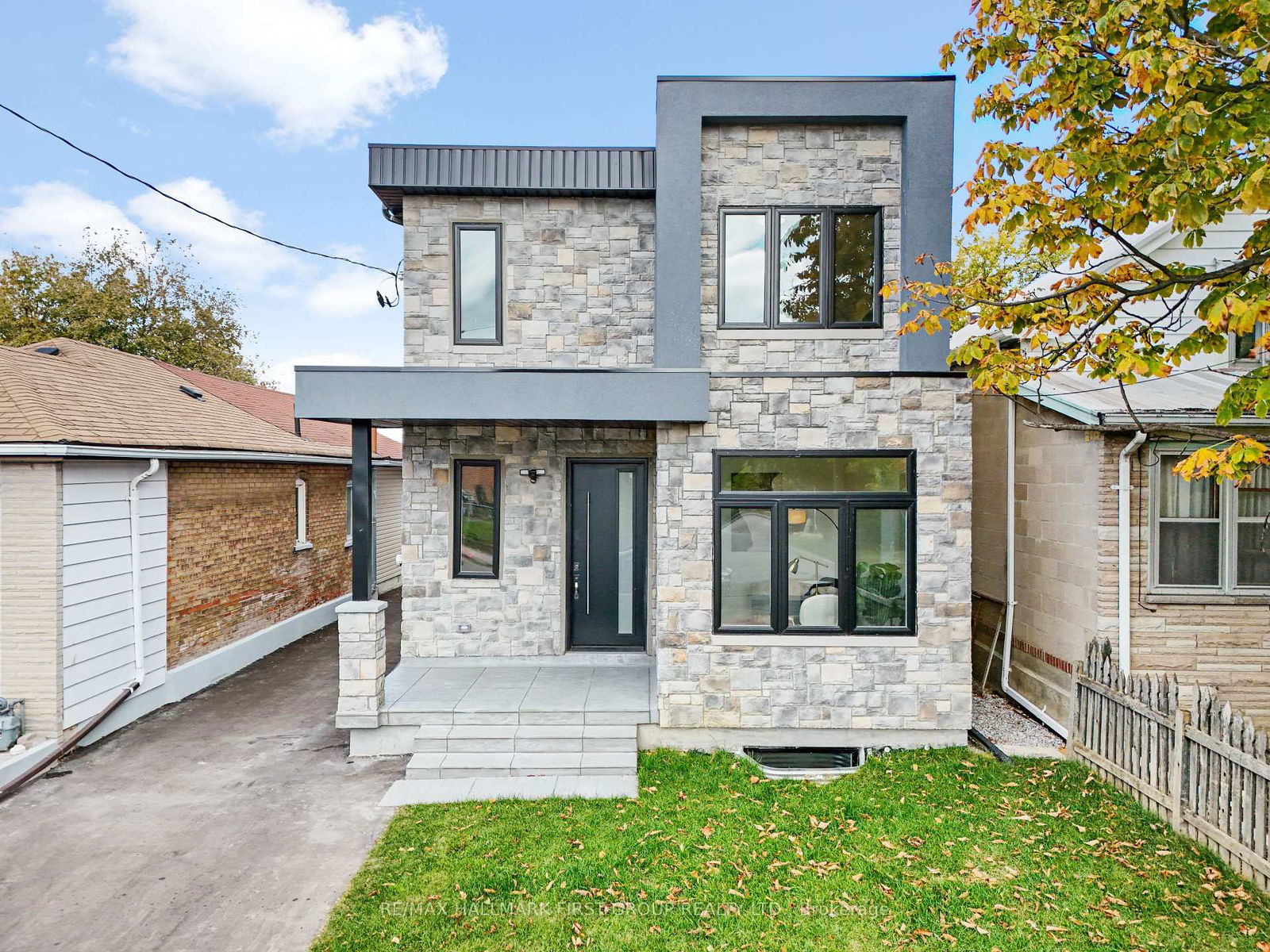 Detached House for sale at 27 Brownville Avenue, Toronto, Mount Dennis, M6N 4L2 - MLS: W12106391