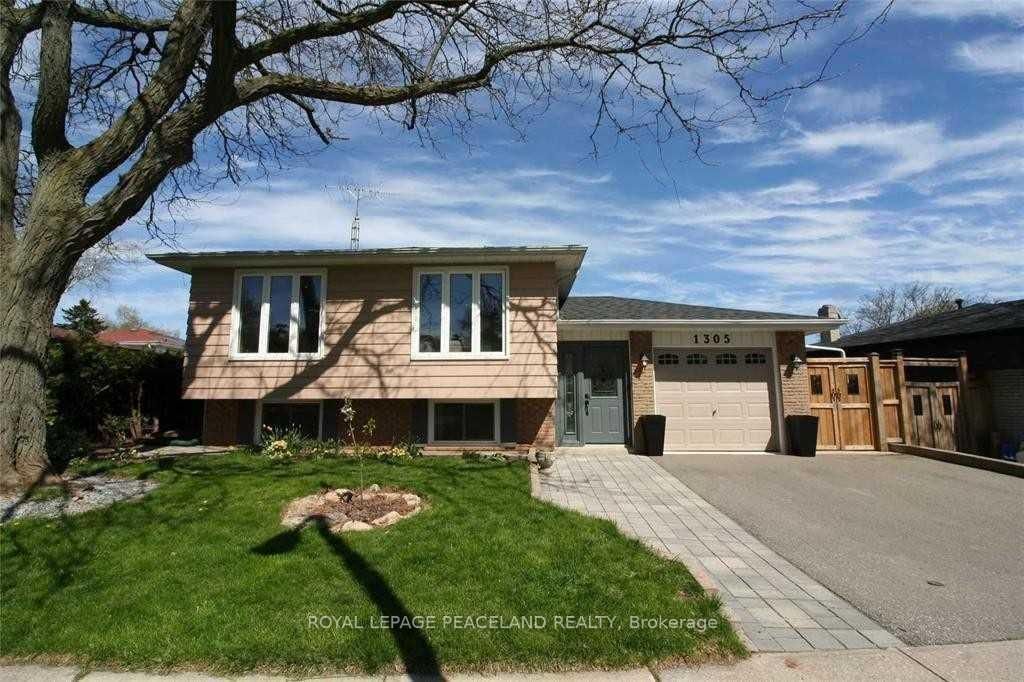Detached House for lease at 1305 Hart Crescent, Oakville, Falgarwood, L6H 2M6 - MLS: W12106482