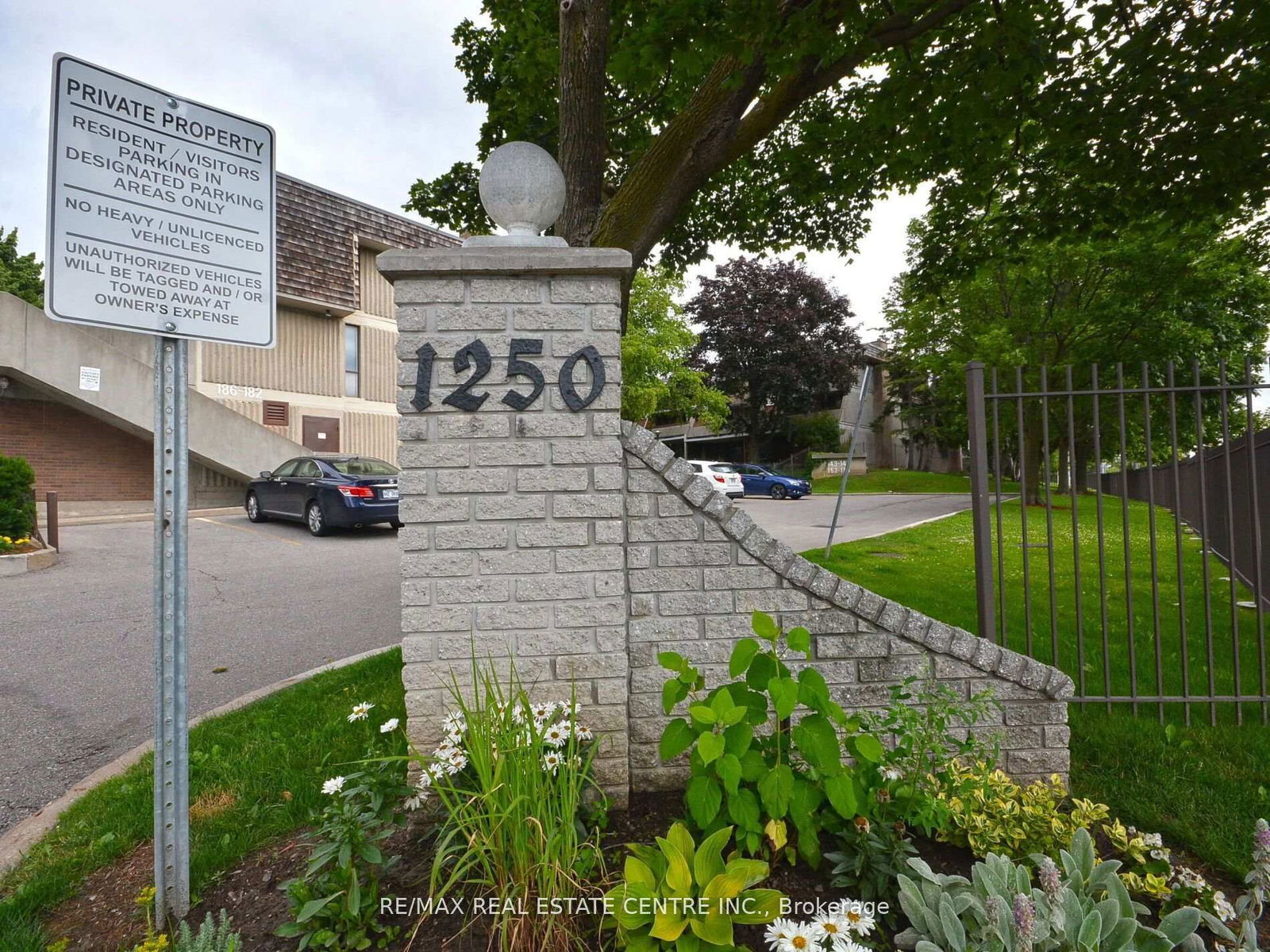 Townhouse for sale at 141-1250 Mississauga Valley Boulevard, Mississauga, Mississauga Valleys, L5A 3R6 - MLS: W12106528