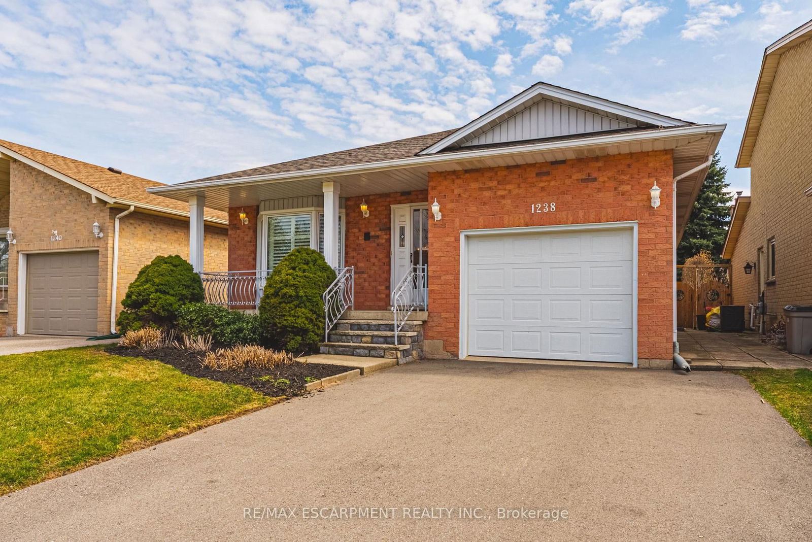 Detached House for sale at 1238 Thorpe Road, Burlington, Brant, L7S 2C9 - MLS: W12106736