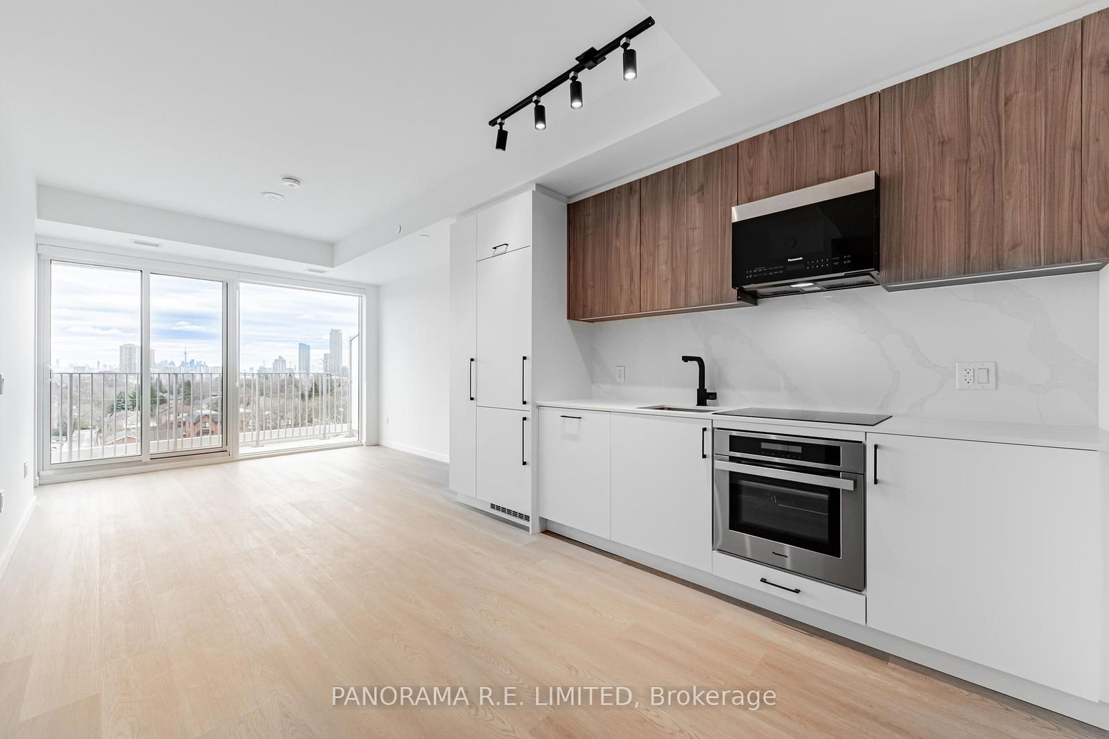 Condo for lease at 623-689 The Queensway N/A, Toronto, Stonegate-Queensway, M8Y 0C8 - MLS: W12106752