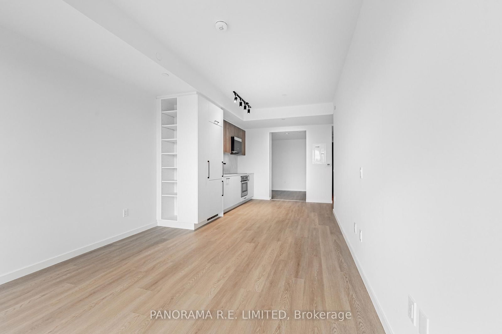 Condo for lease at 623-689 The Queensway N/A, Toronto, Stonegate-Queensway, M8Y 0C8 - MLS: W12106752