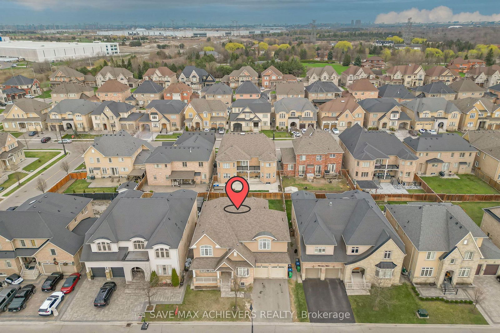 Detached House for sale at 7 Seacliff Crescent, Brampton, Bram East, L6T 0A4 - MLS: W12106761