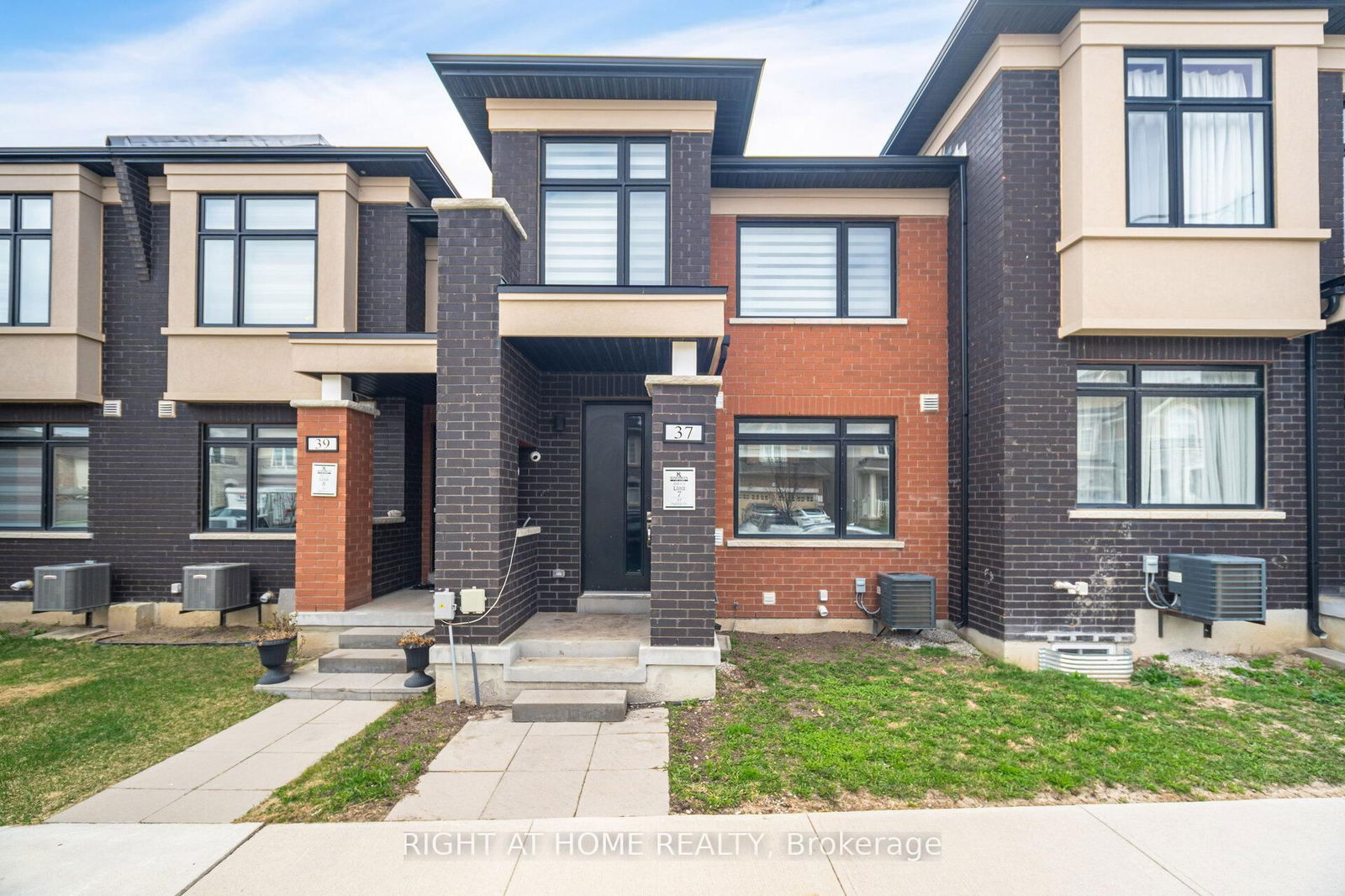 Townhouse for sale at 37 Nightjar Drive, Brampton, Northwest Brampton, L7A 5A1 - MLS: W12106919