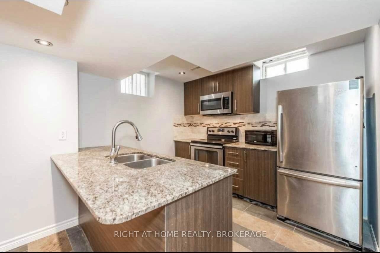 Detached House for lease at 33 Crannyfield Drive, Brampton, Fletcher's Meadow, L7A 3X2 - MLS: W12107009