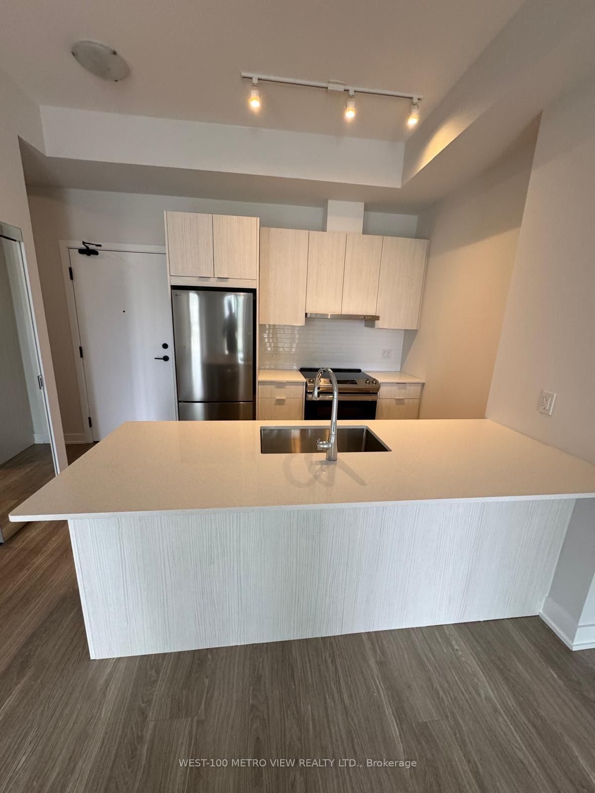 Condo for lease at 315-430 Square One Drive, Mississauga, City Centre, L5B 0L6 - MLS: W12107022