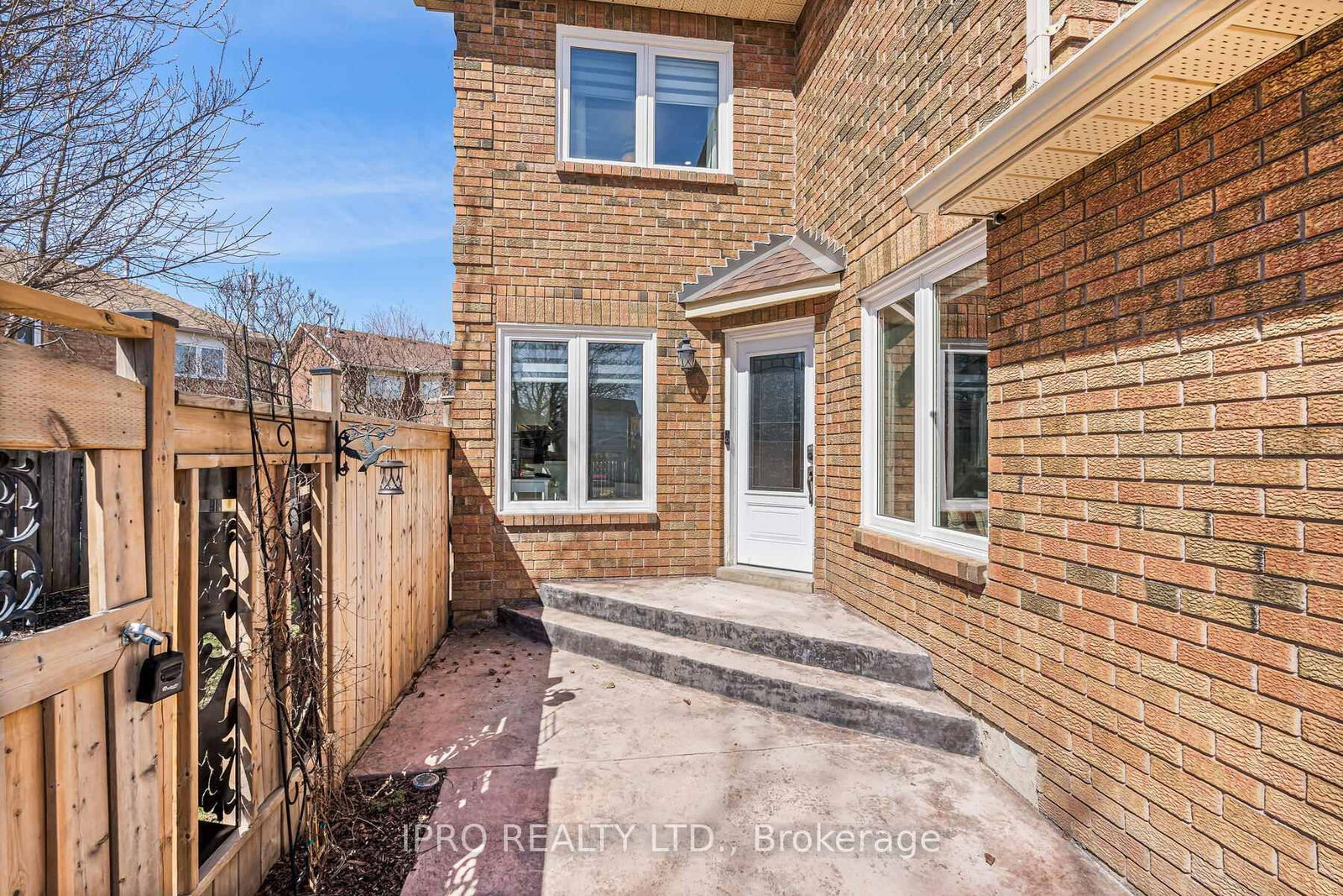 Detached House for sale at 11 Smith Drive, Halton Hills, Georgetown, L7G 5K6 - MLS: W12107090