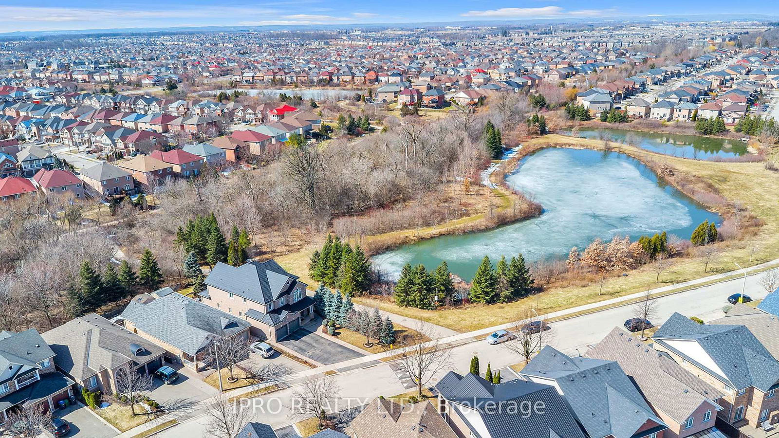 Detached House for sale at 26 Beavervalley Drive, Brampton, Fletcher's Meadow, L7A 3L5 - MLS: W12107401