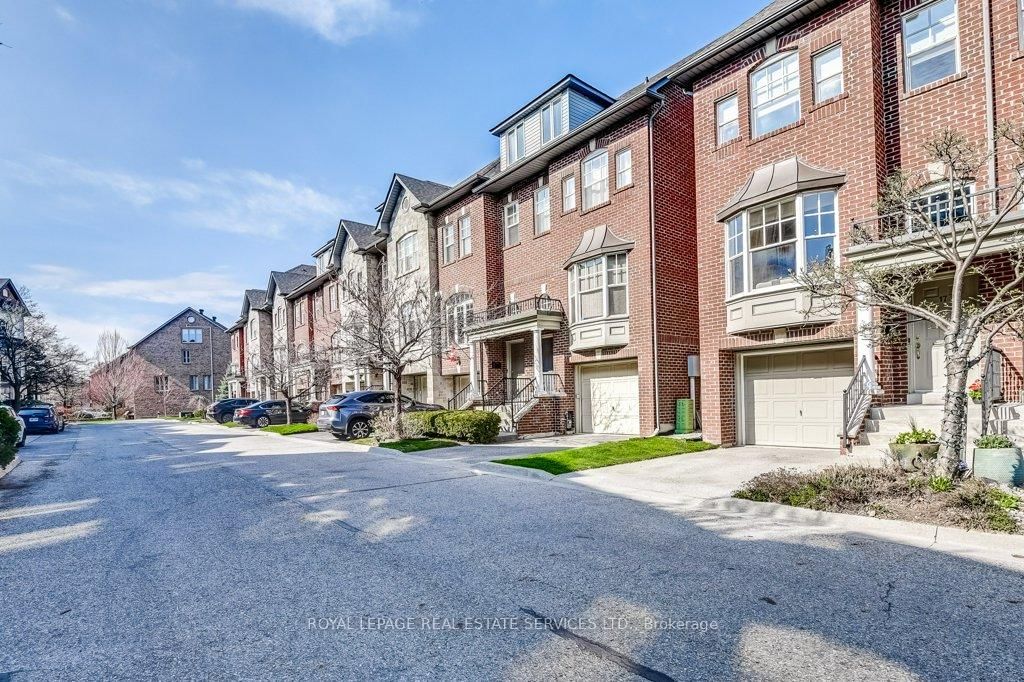 Townhouse for sale at 17 Leaves Terrace, Toronto, Stonegate-Queensway, M8Y 4H4 - MLS: W12107766