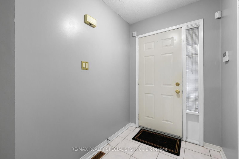 128 TOBA Cres N, Brampton, L6Z 4R9 | Image 3