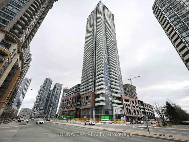 1702 - 430 Square One Drive