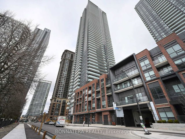 1702 - 430 Square One Drive