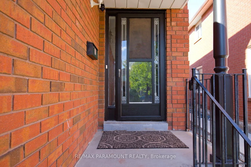 Upper - 29 Muirland Cres, Brampton, L6X 4P4 | Image 2