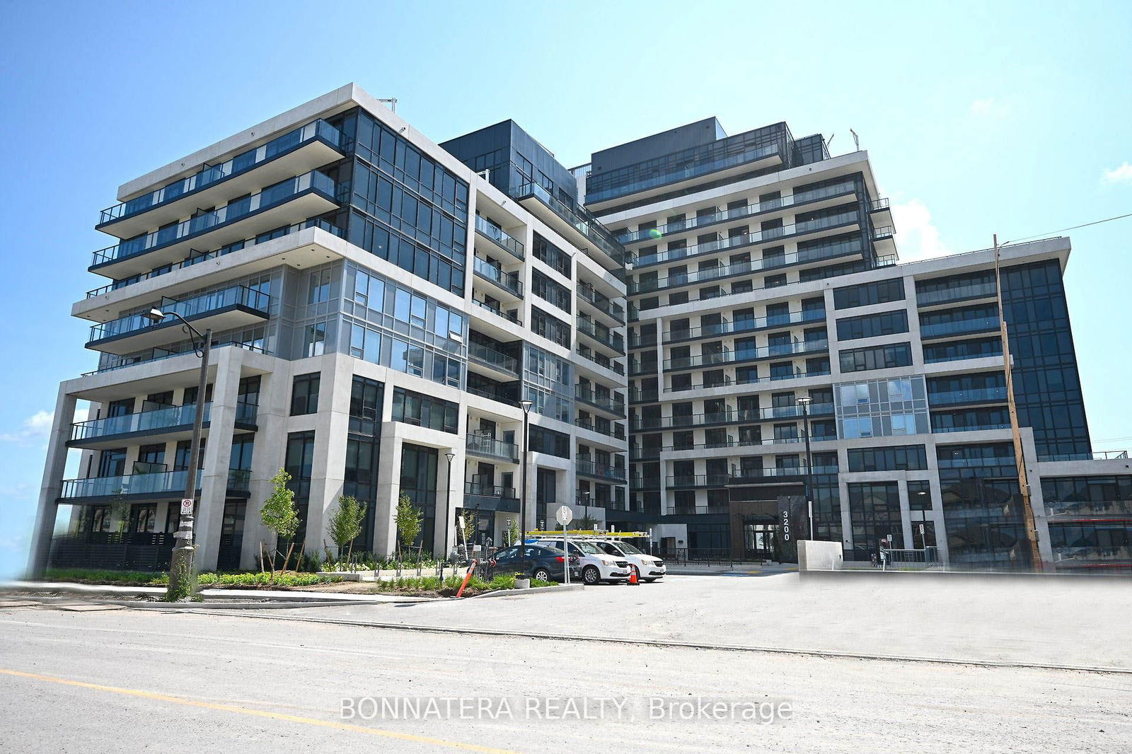 Condo for lease at 811-3200 William Coltson Avenue, Oakville, JM Joshua Meadows, L6H 7C2 - MLS: W12108622