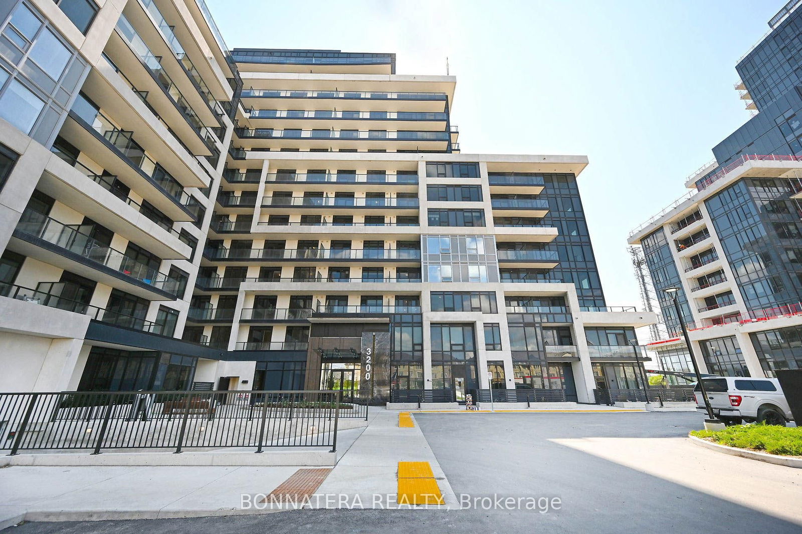 Condo for lease at 811-3200 William Coltson Avenue, Oakville, JM Joshua Meadows, L6H 7C2 - MLS: W12108622