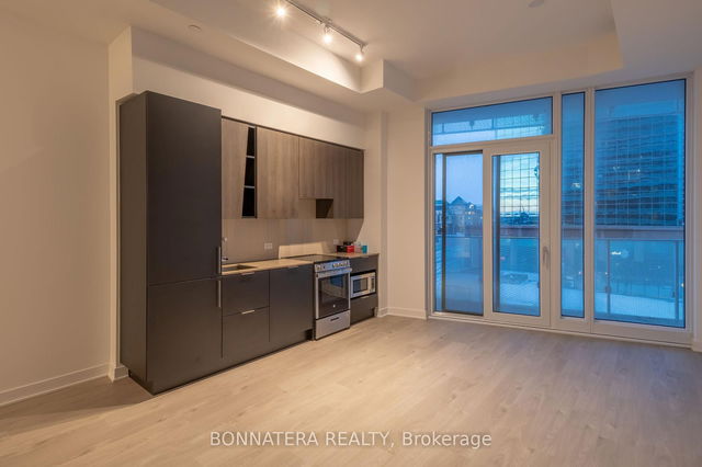 320 - 3900 Confederation Parkway