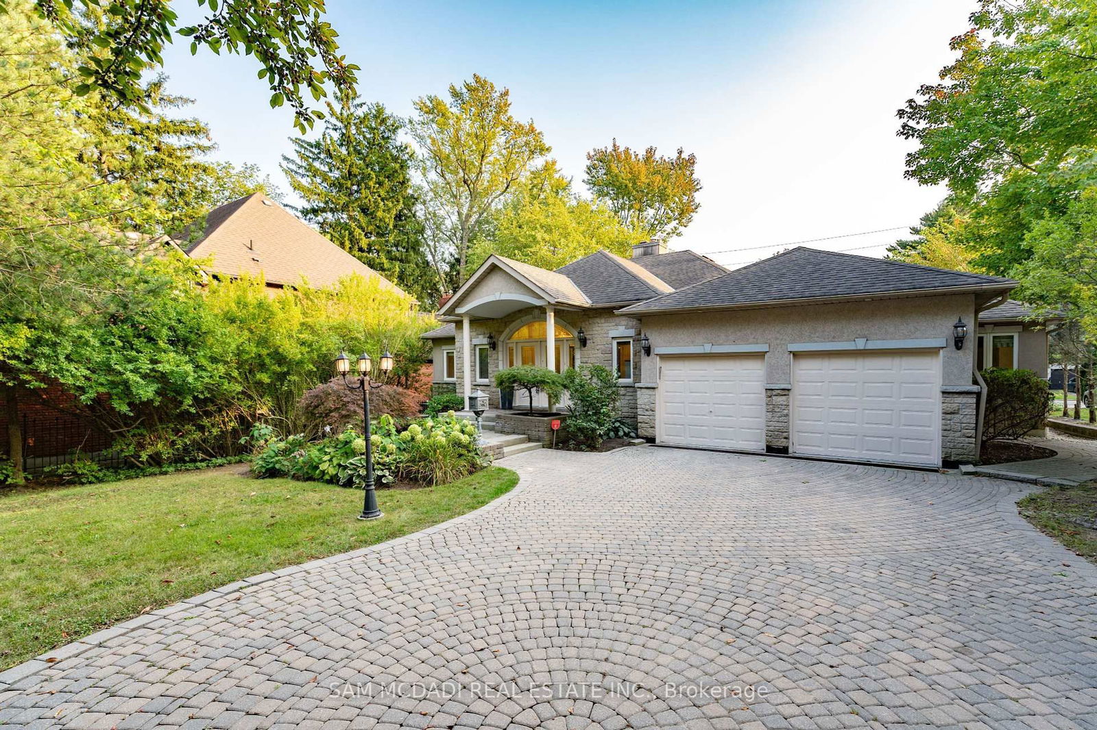 Detached House for sale at 1262 Mississauga Road, Mississauga, Lorne Park, L5H 2J2 - MLS: W12108724
