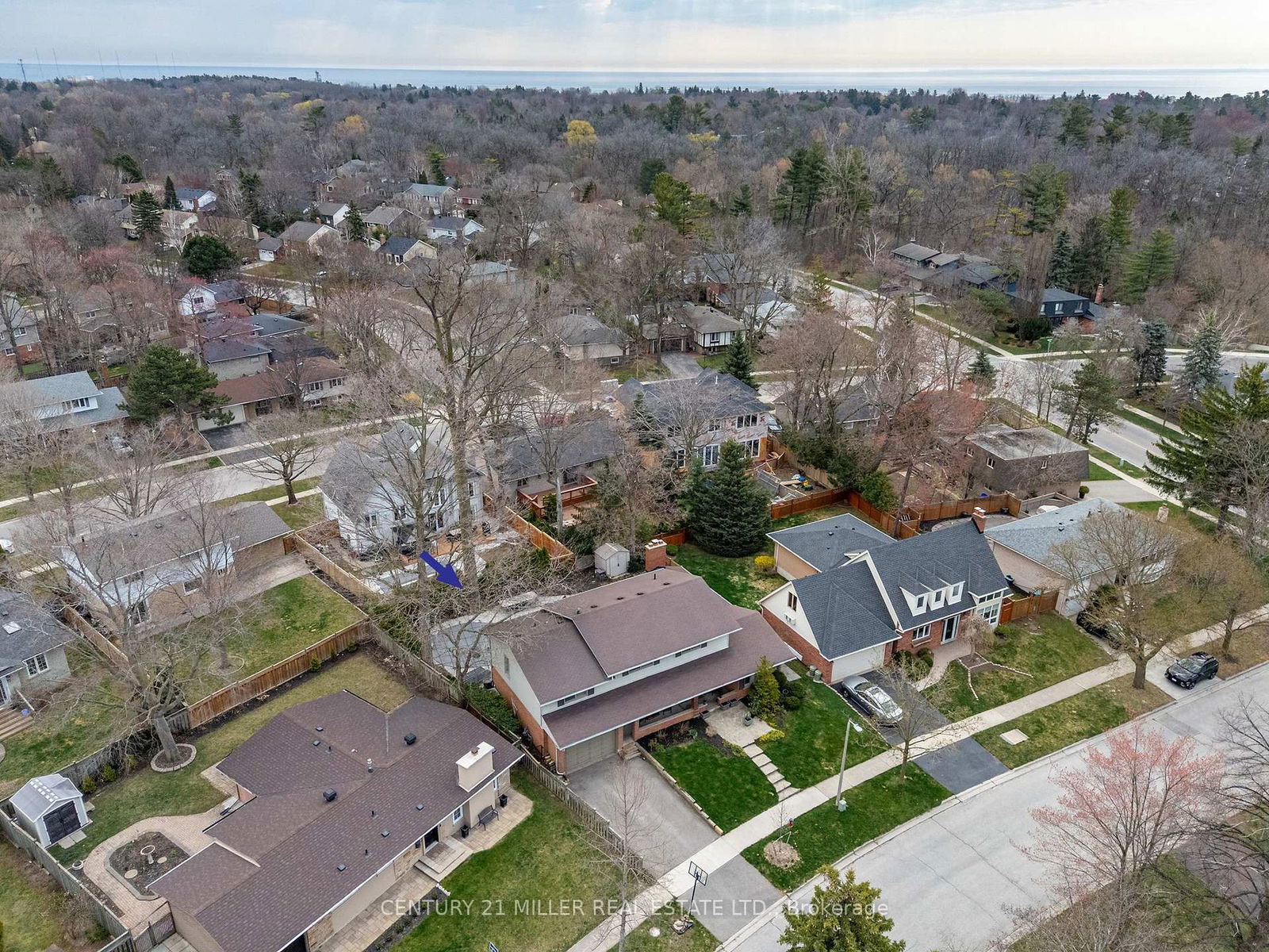 Detached House for sale at 411 Canterbury Crescent, Oakville, FD Ford, L6J 5K8 - MLS: W12108771