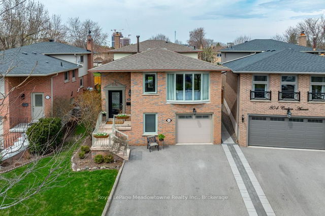 802 Coulson Avenue
