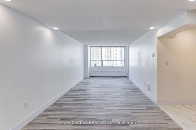 1013 - 390 Dixon Road