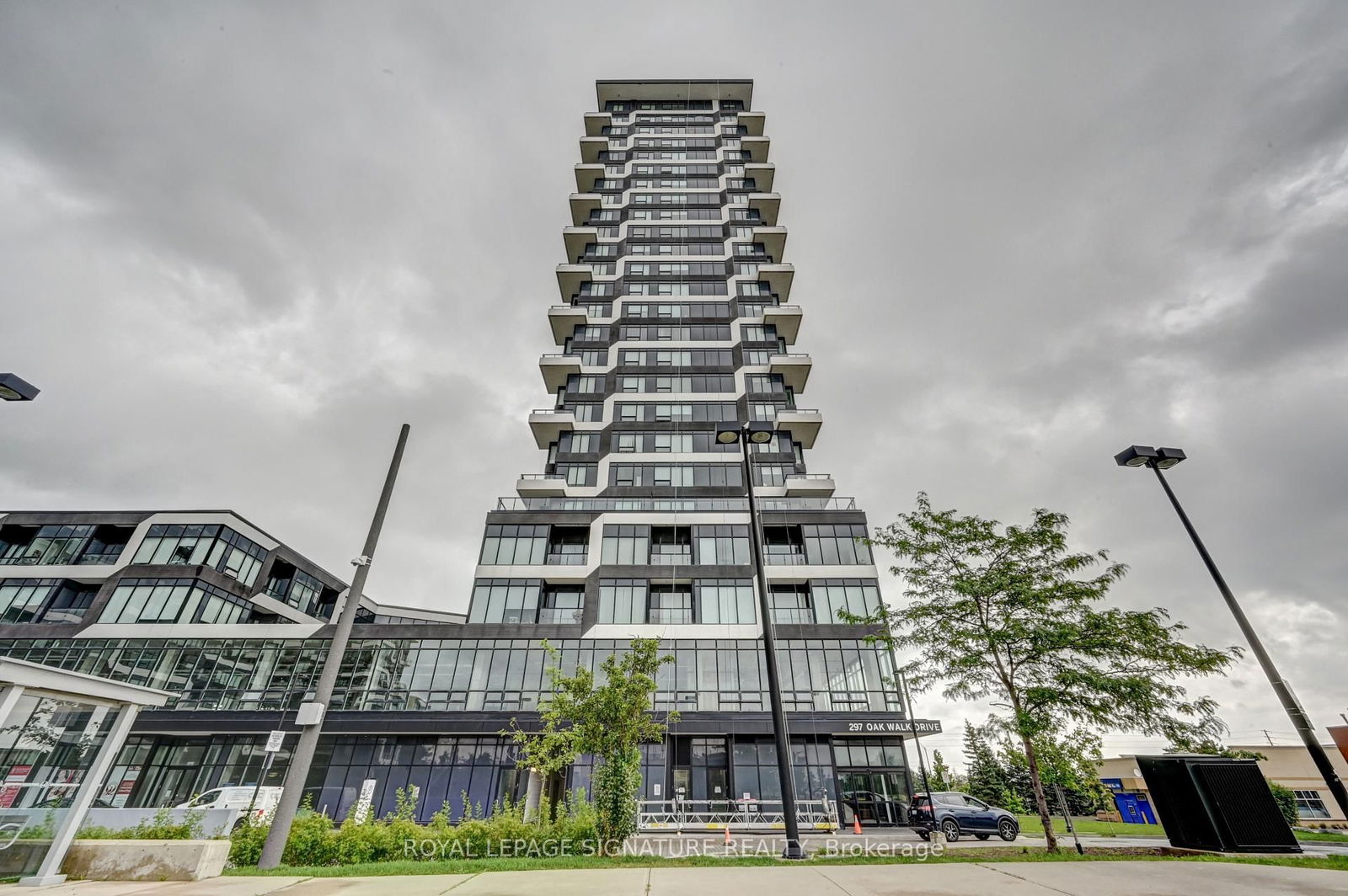 Condo for sale at 318-297 Oak Walk Drive, Oakville, RO River Oaks, L6H 3R6 - MLS: W12109114