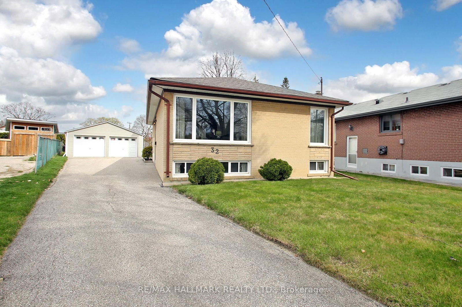 Detached House leased at 32 Littlewood Crescent, Toronto, Eringate-Centennial-West Deane, M9C 4A8 - MLS: W12109150