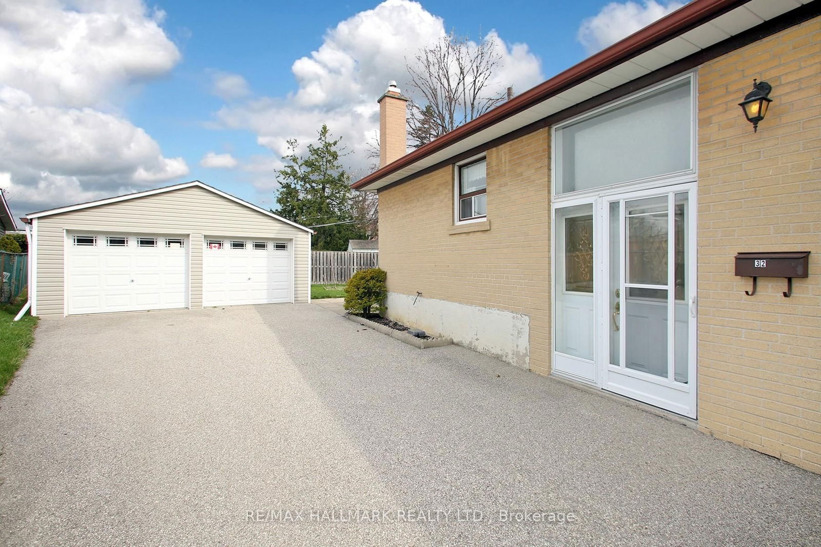 Detached House leased at 32 Littlewood Crescent, Toronto, Eringate-Centennial-West Deane, M9C 4A8 - MLS: W12109150