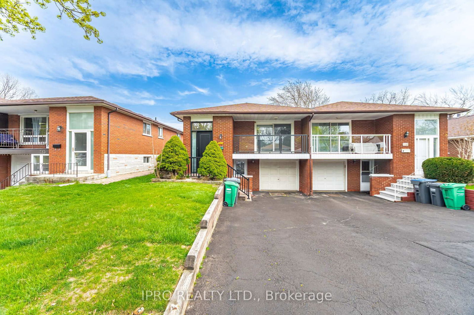 Semi-Detached House for sale at 717 Green Meadow Crescent, Mississauga, Mississauga Valleys, L5A 2V3 - MLS: W12109533