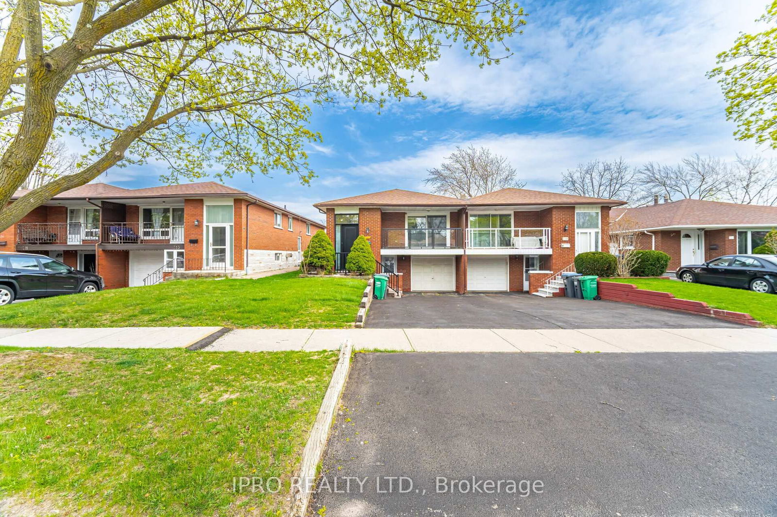 Semi-Detached House for sale at 717 Green Meadow Crescent, Mississauga, Mississauga Valleys, L5A 2V3 - MLS: W12109533