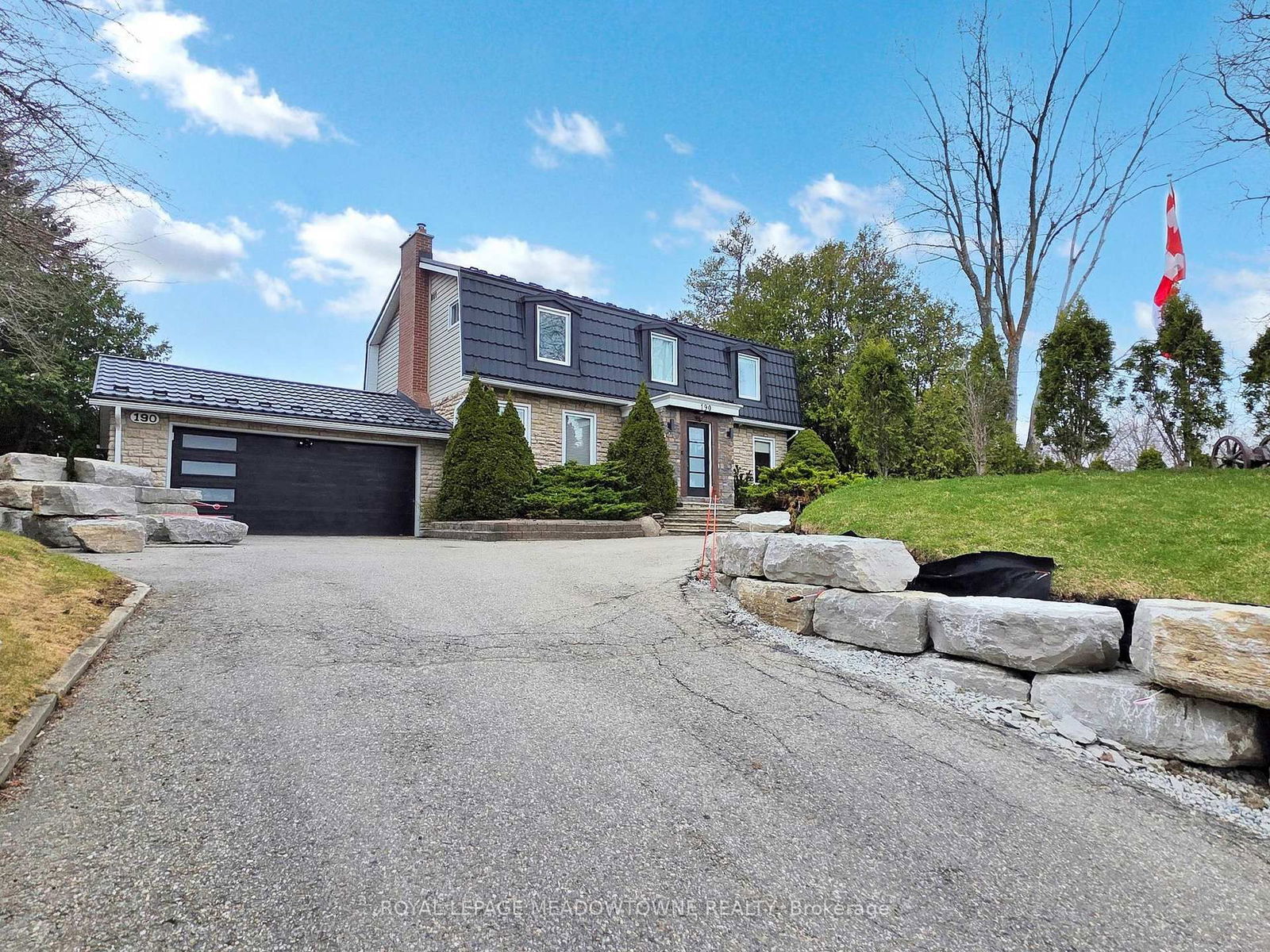 Detached House for sale at 190 Main Street, Halton Hills, Georgetown, L7G 3E9 - MLS: W12109608