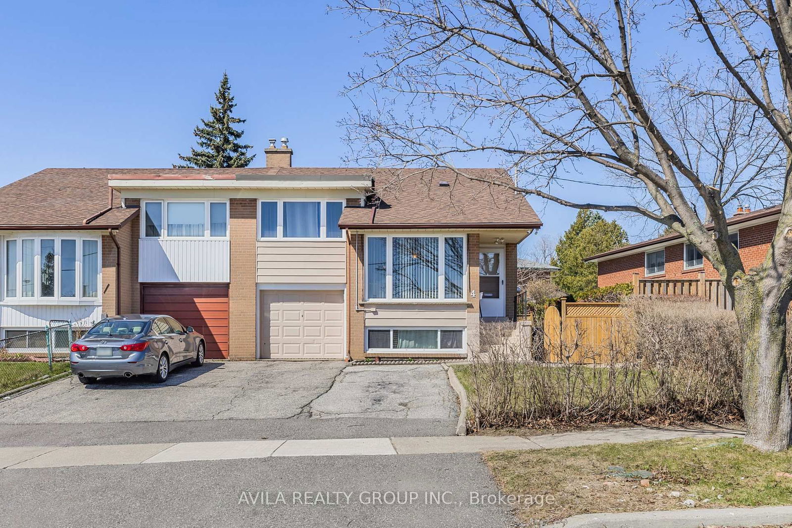 Semi-Detached House for sale at 4 Fallingdale Crescent, Toronto, York University Heights, M3J 1C3 - MLS: W12109932