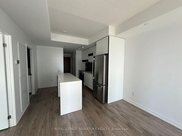 1712 - 4065 Confederation Parkway