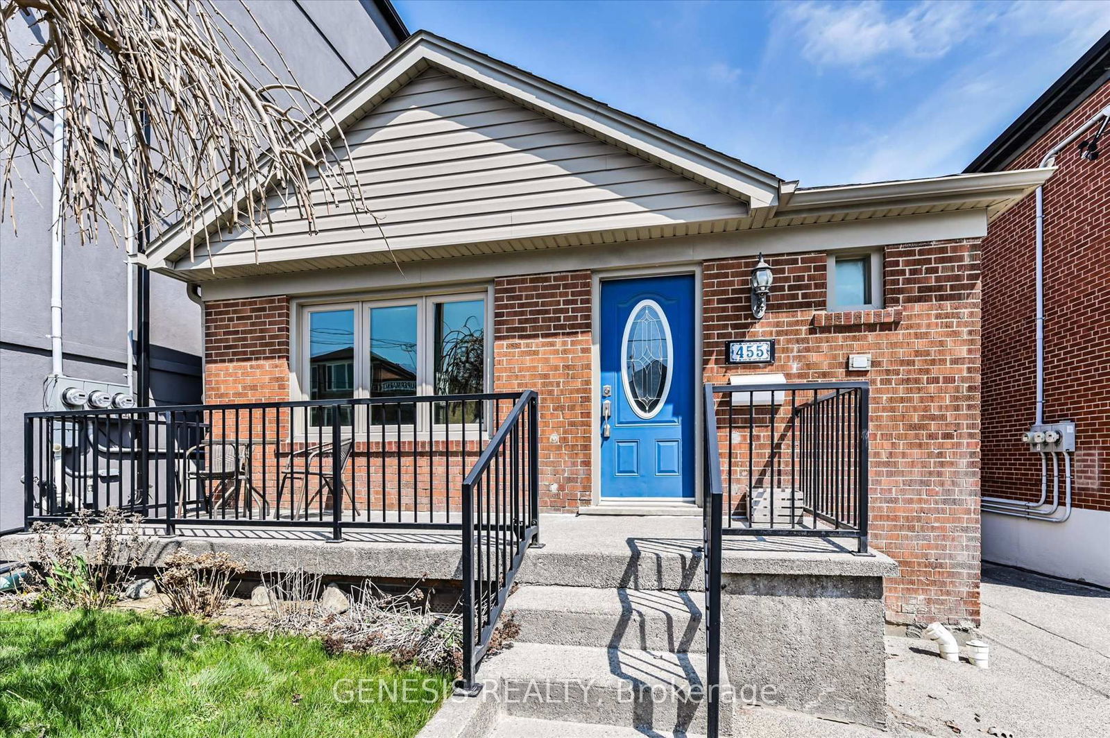 Detached House sold at 455 Caledonia Road, Toronto, Caledonia-Fairbank, M6E 4T9 - MLS: W12110303